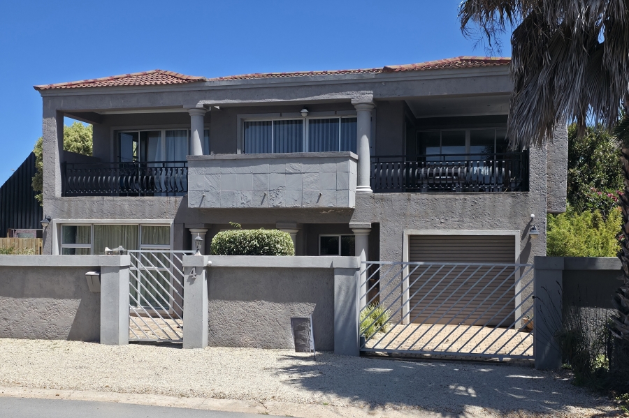 4 Bedroom Property for Sale in Wavecrest Eastern Cape